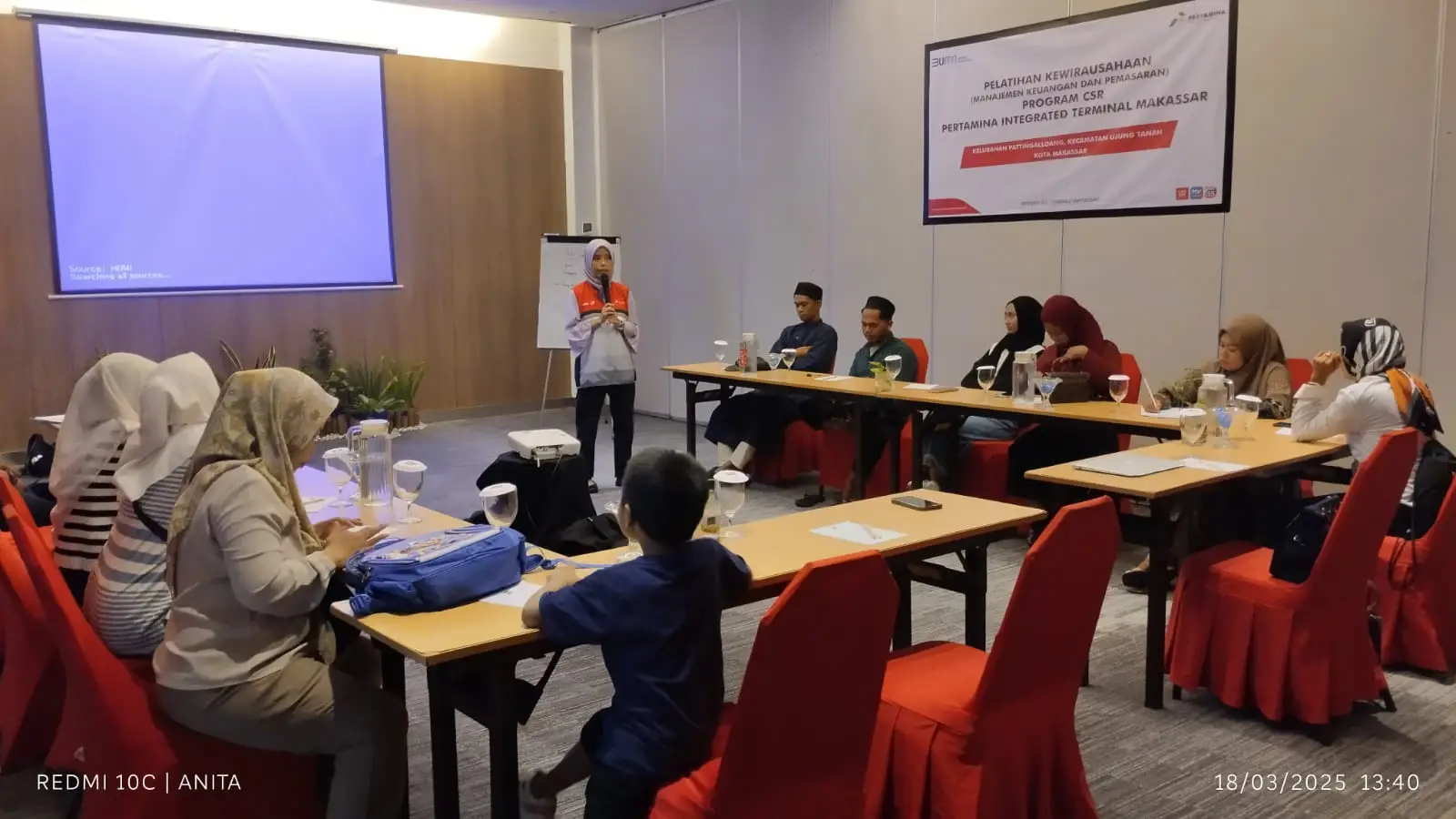Pelatihan Kewirausahaan (Manajemen keuangan dan pemasaran) yang dilaksanakan oleh program CSR Pertamina Integrated Terminal Makassar yang diikuti oleh beberapa peserta penerima manfaat CSR pertamina didaerah Kelurahan Pattingalloang dan Tamalabba